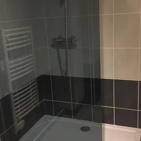 Apartment 70m² Avec Terrasse, 2 Et Piscine A - Fr-1-472-157 Sete